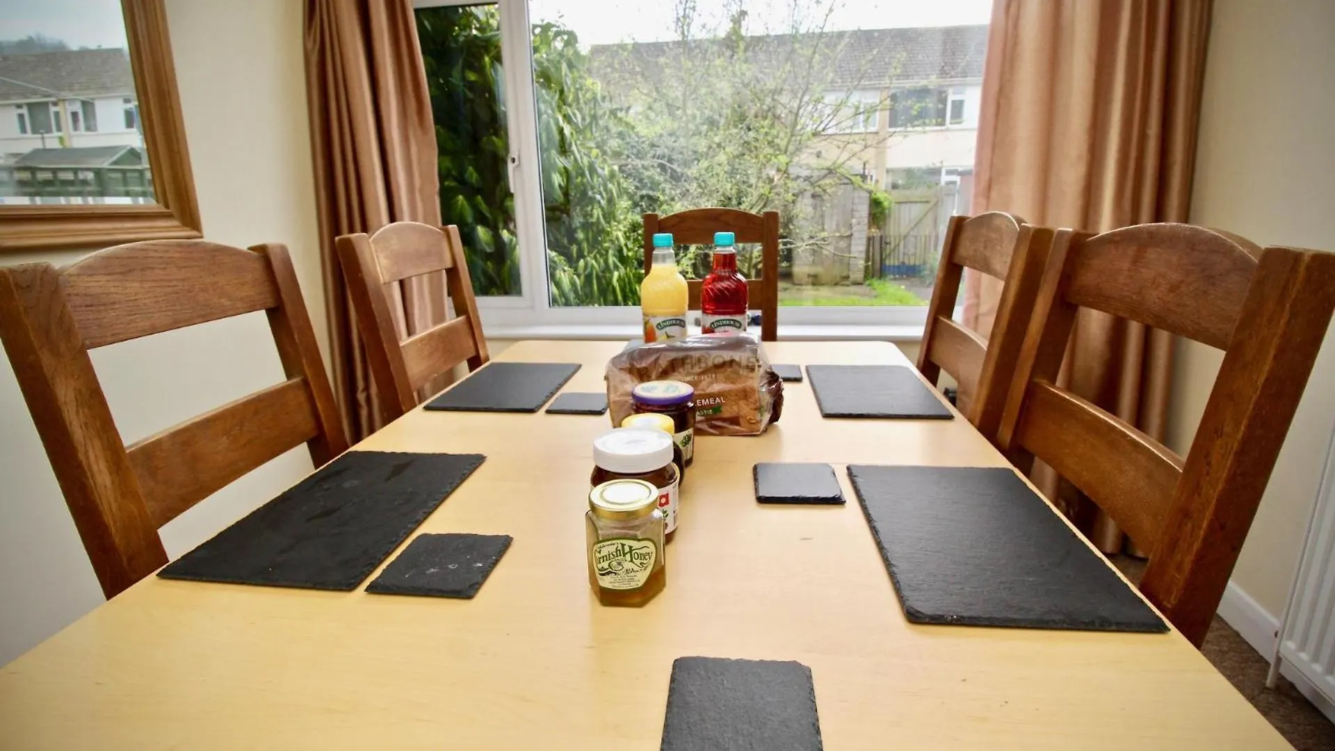 Henry'S Guesthouse Bath Homestay