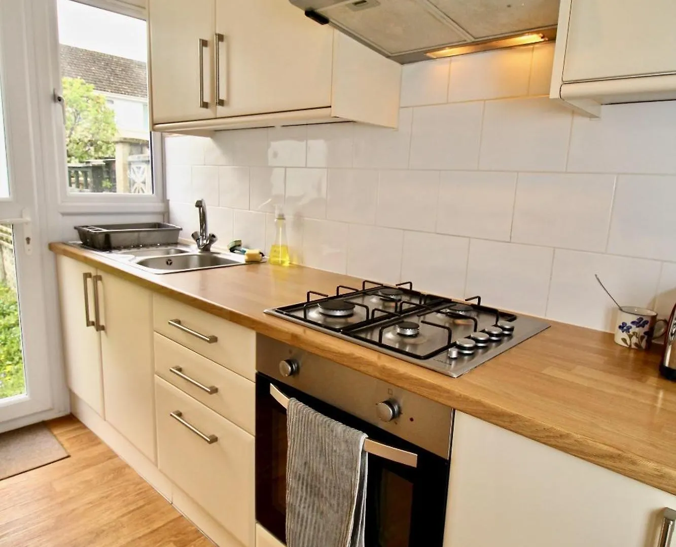 Henry'S Guesthouse Bath Homestay