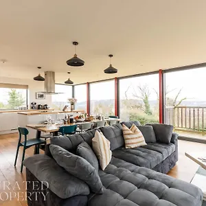  Holiday home Stunning 5 Bedroom With Garden & Panoramic Views!